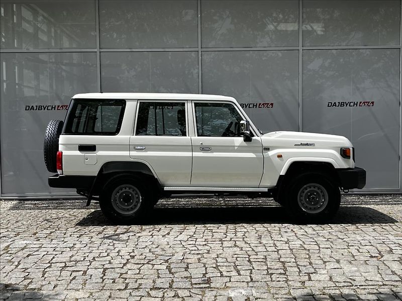 Toyota Land Cruiser LX MY24  GRJ76 4,0 V6 6AT - fotka 4 z 29