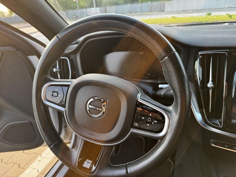 Volvo V60 (2019) Volvo V60 T5 R-Design | 184 kW - fotka 17 z 23