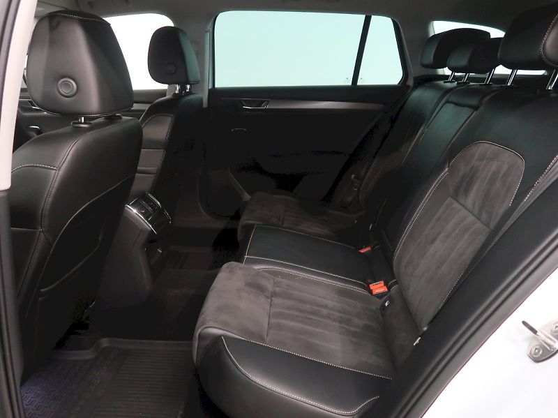 Škoda Superb (2022) STYLE 2.0TSI 140KW - fotka 16 z 39