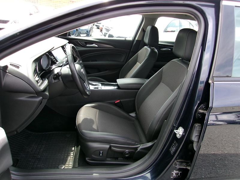 Opel Insignia ST 2.0 Turbo 191kW 4x4 automat - fotka 7 z 43