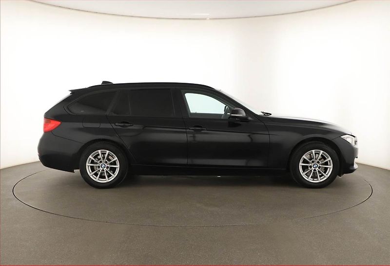 BMW Řada 3 (2014) 320 d xDrive, 4X4, Automat - fotka 6 z 17