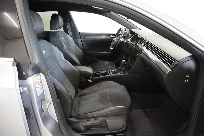 Volkswagen Arteon (2017) 2.0 TDI 140kW R-LINE  DSG 7 - fotka 35 z 38
