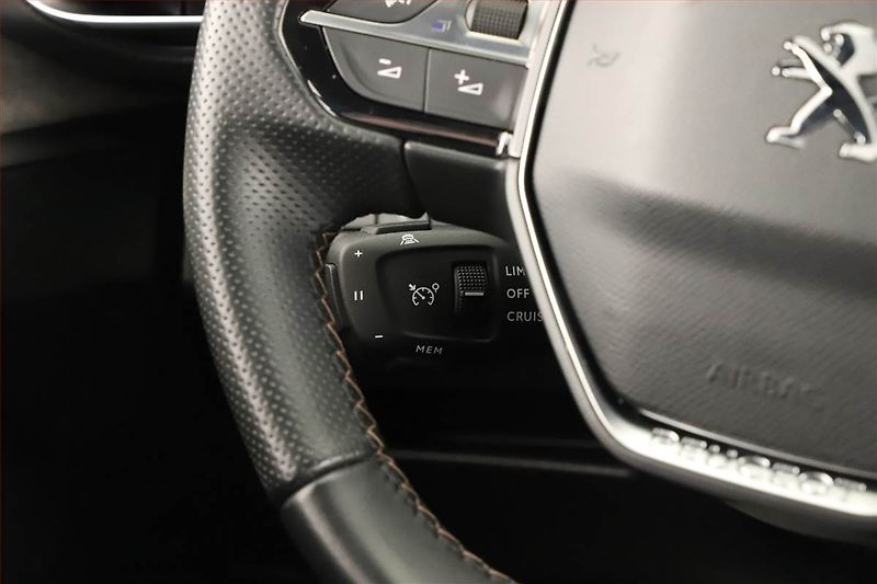 Peugeot 3008 (2023) GT e-Hybrid 180 - fotka 17 z 22
