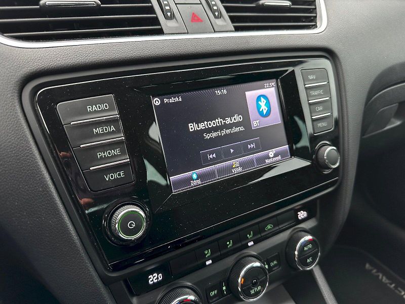 Škoda Octavia (2014) Combi 1.6 TDI Ambition - fotka 24 z 34