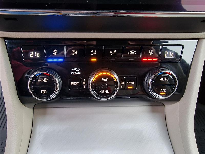 Škoda Superb 2.0TDI 147kW 4x4 DSG L&K,1Maj - fotka 34 z 50