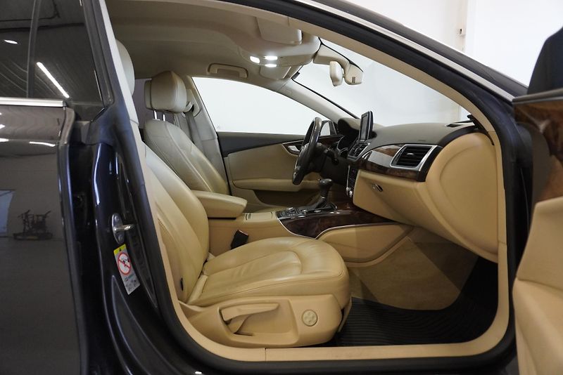 Audi A7 2.8 FSi-V6 150 kW - AUTOMAT - fotka 28 z 30