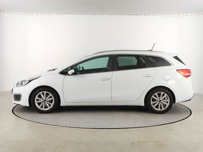 Kia Ceed (2016) Gold 1.6 GDI, Serv.kniha, Navi - fotka 3 z 17