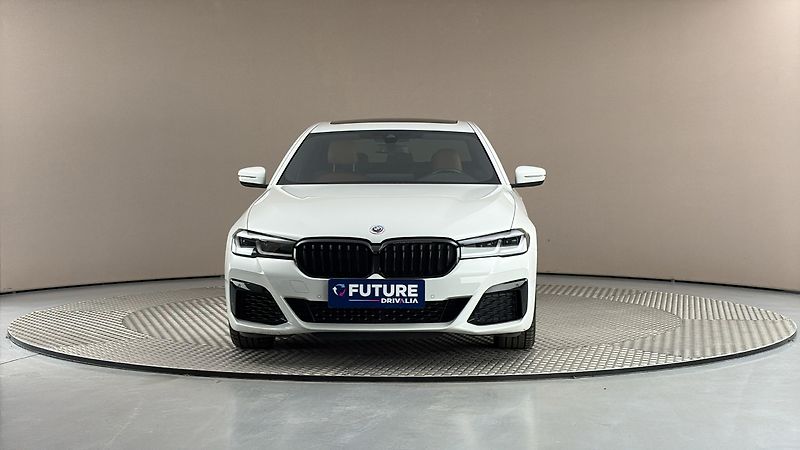 BMW Řada 5 540i AUT M-paket - fotka 3 z 32