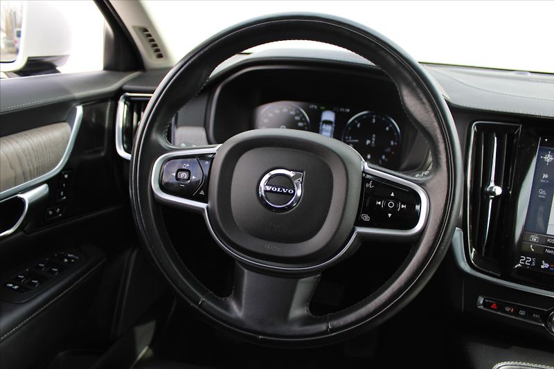 Volvo V90 2.0 B5 173kW AWD INSCRIPTION - fotka 15 z 30