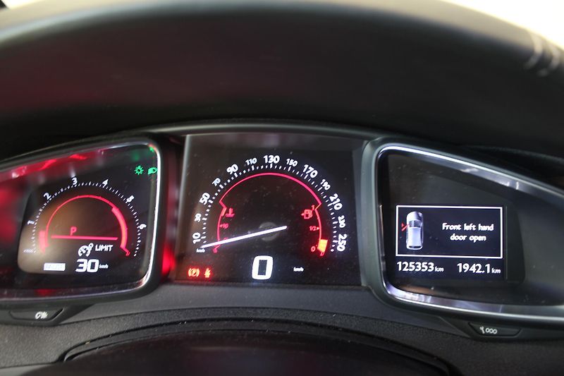 Citroën DS5 (2013) 2.0HDI Automat 120kW Navi ČR - fotka 35 z 36