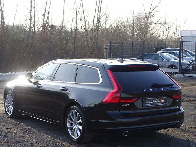 Volvo V90 D4 140kW BUSINESS PLUS DPH - fotka 24 z 32