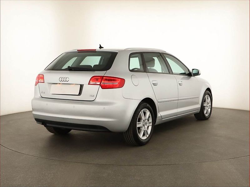 Audi A3 (2013) 1.6 TDI, Bi-Xenony, Tempomat - fotka 5 z 14