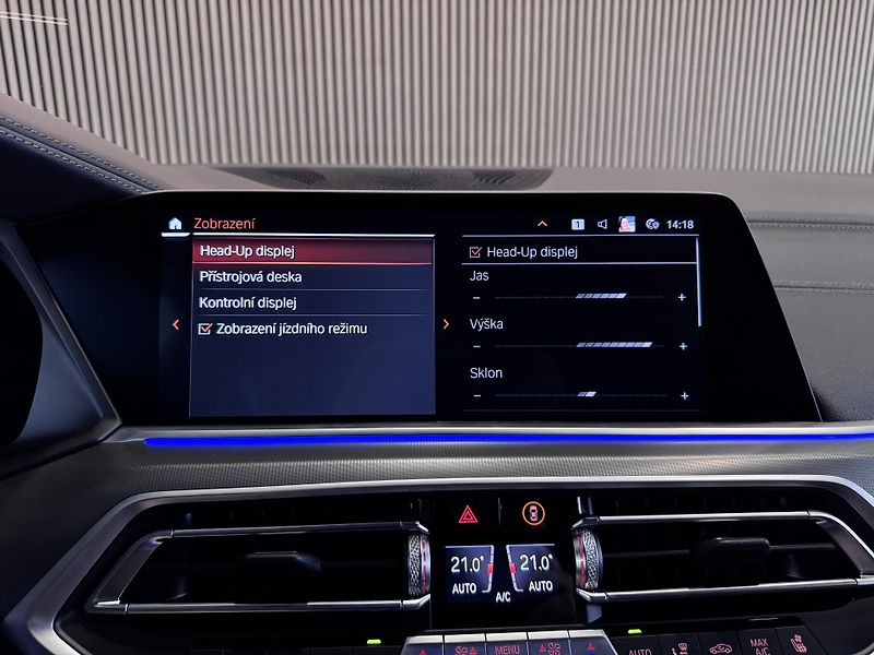 BMW X5 M50i V8 Laser Tažné HUD Záruka - fotka 30 z 33