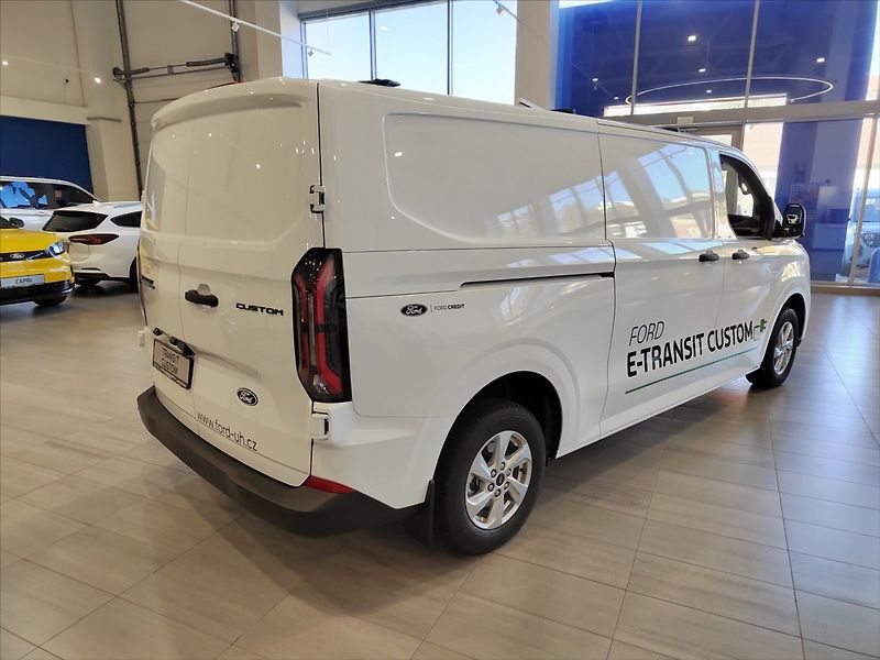 Ford Transit Custom 340 L2 Trend 64 kWh Dojezd 314 - fotka 5 z 25