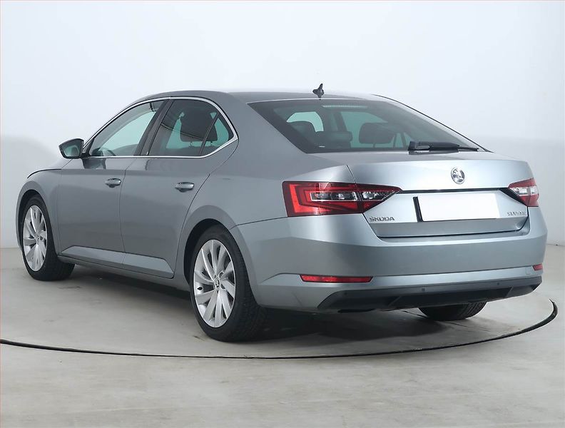 Škoda Superb (2019) Style 2.0 TDI, Kůže, Navi - fotka 4 z 22