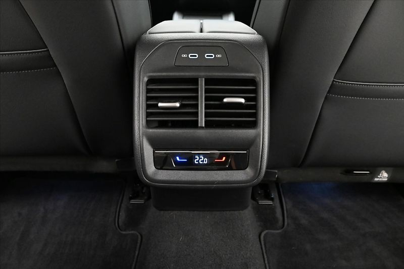 Volkswagen Passat 2,0 TDI 110kW DSG Business Zár - fotka 23 z 32