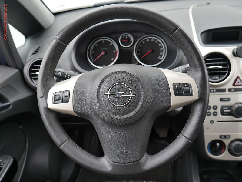 Opel Corsa (2008) 1.3CDTi, AC, výhřev sed - fotka 11 z 19