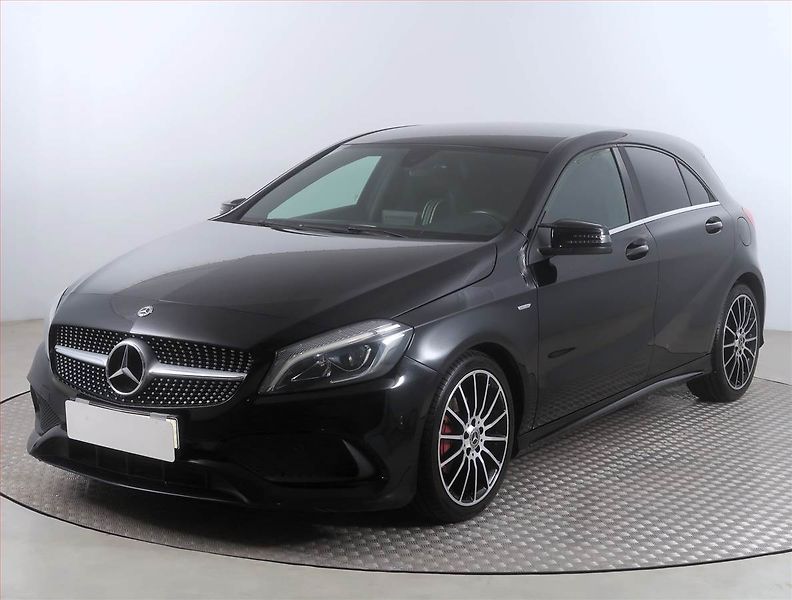 Mercedes-Benz Třídy A (2017) AMG line A 180, Kůže, Navi - fotka 2 z 15