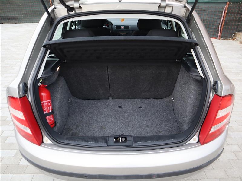 Škoda Fabia 1,4 16V Ambiente Klima - fotka 16 z 38