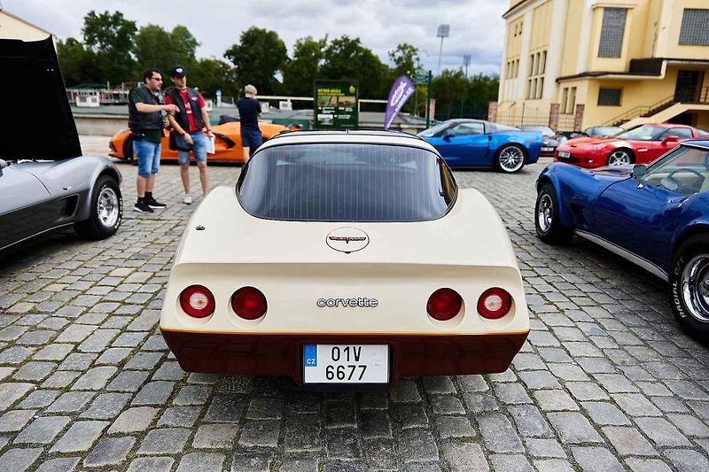 Americké automobily Corvette na 21. ročníku tradičního srazu v areálu Plzeňského Prazdroje.