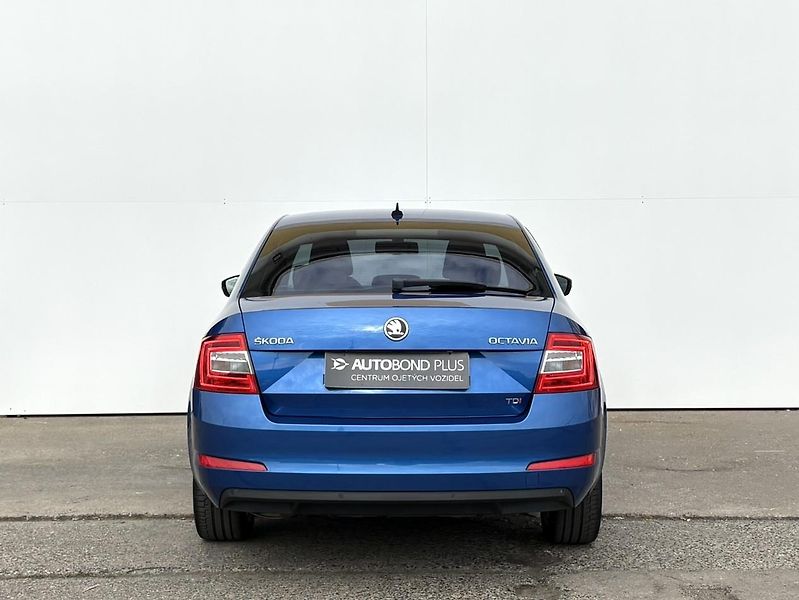 Škoda Octavia 2.0 TDI DSG / 110 kW Elegance - fotka 9 z 19