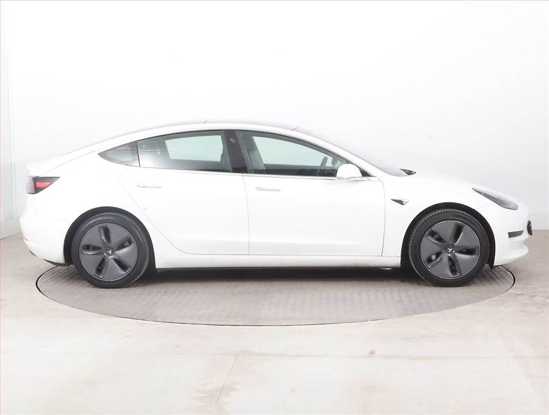 Tesla Model 3 (2019) Std Range Plus 55kWh, SoH 79% - fotka 6 z 22