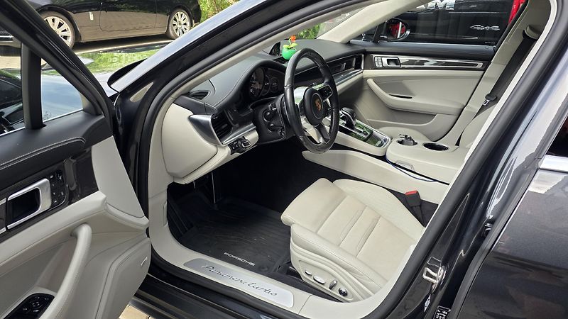 Porsche Panamera (2018) TURBO TOP STAV - fotka 8 z 12