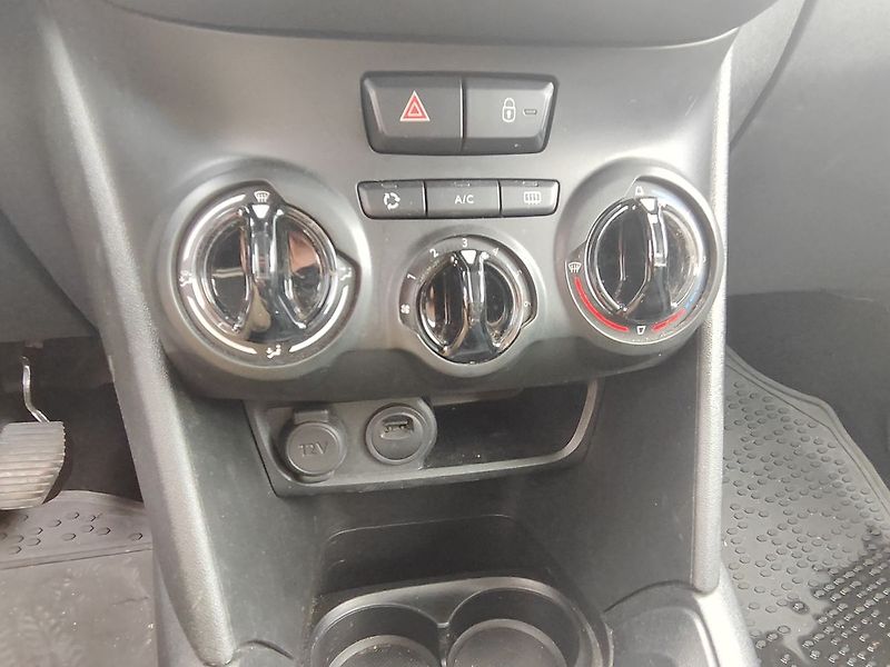 Peugeot 208 1.2 PureTech/Active ČR 1.Majit - fotka 17 z 27