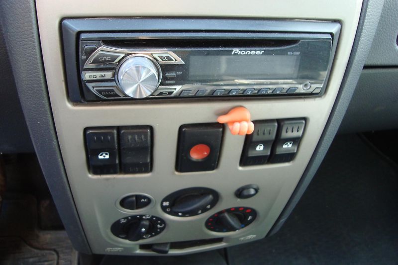 Dacia Logan (2011) 1.5 DCi, Nová STK + ME 8/2028 - fotka 34 z 39