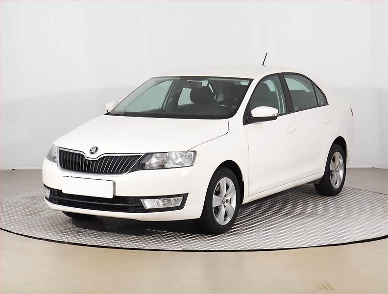 Škoda Rapid (2017) 1.2 TSI, Park. senzory - fotka 2 z 18