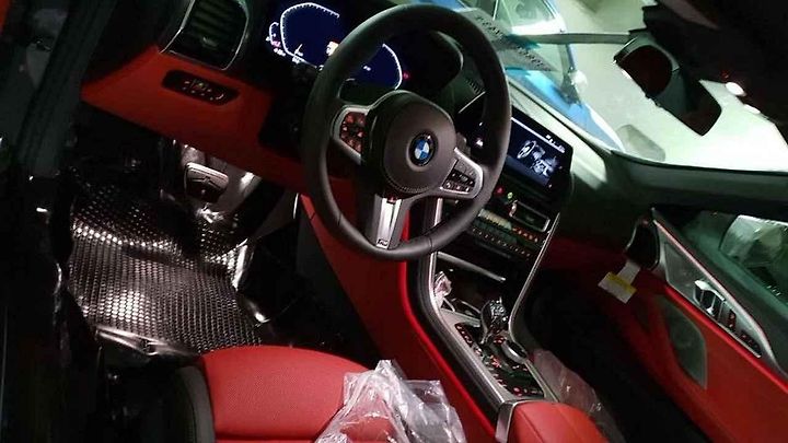 BMW M850i.