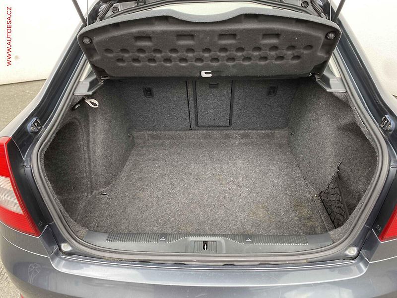 Škoda Octavia (2011) 1.6 TDi, ČR, Elegance - fotka 7 z 17