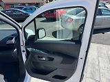 Opel Combo (2021) 1,2i 81 KW 7Míst L2 - náhled 23
