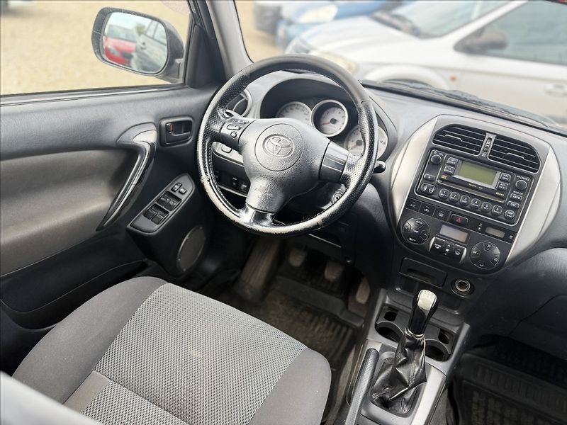 Toyota RAV4 2,0 D-4D 4X4 TAŽNÉ - fotka 17 z 22