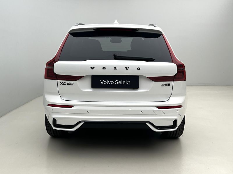 Volvo XC60 B5 AWD BLACK EDITION PLUS AUT  - fotka 12 z 48