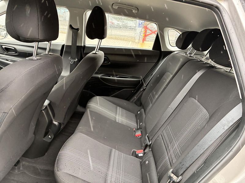 Hyundai i20 1.2i 62kW COMFORT REZERVACE - fotka 14 z 28