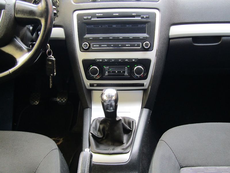 Škoda Octavia (2009) 1.9 TDI 77kW BXE BEZ DPF - fotka 17 z 36