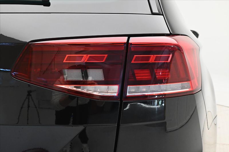 Volkswagen Passat 2,0 TDI 110kW DSG Business Zár - fotka 31 z 32