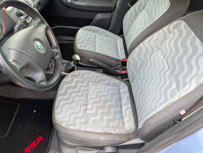 Škoda Roomster (2008) 1.2 12V, ČR, STK8/28 - fotka 9 z 14