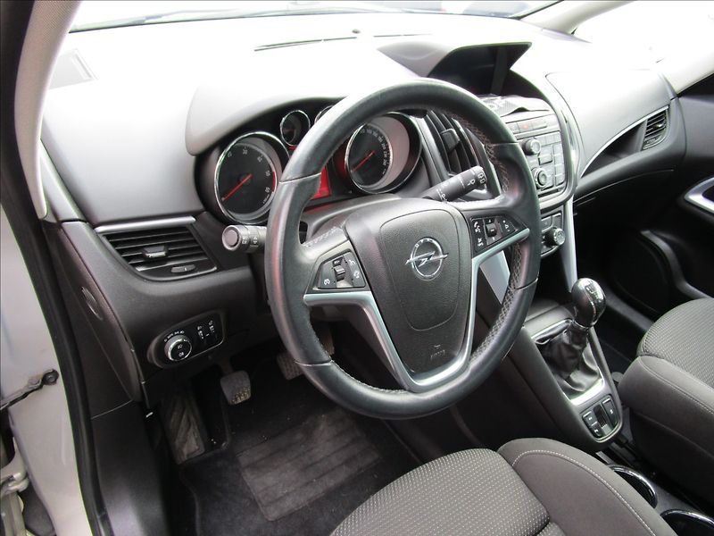 Opel Zafira Tourer 1.6CDTi aut. Klima, pan - fotka 12 z 42