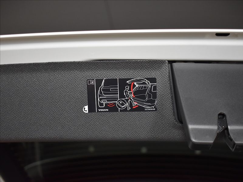 Volvo XC90 (2026) 2,0 B5  Ultra Bright - fotka 28 z 46
