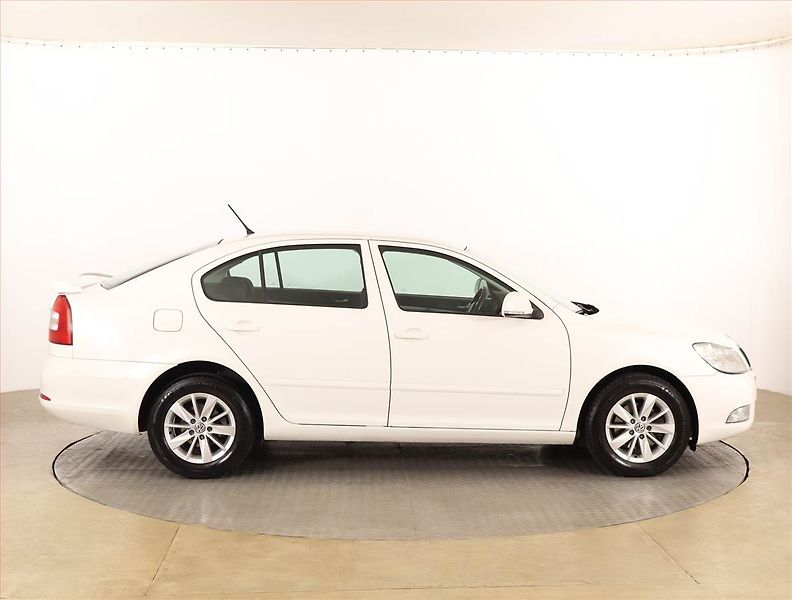 Škoda Octavia (2012) 1.6 TDI, Serv.kniha, Navi - fotka 6 z 15