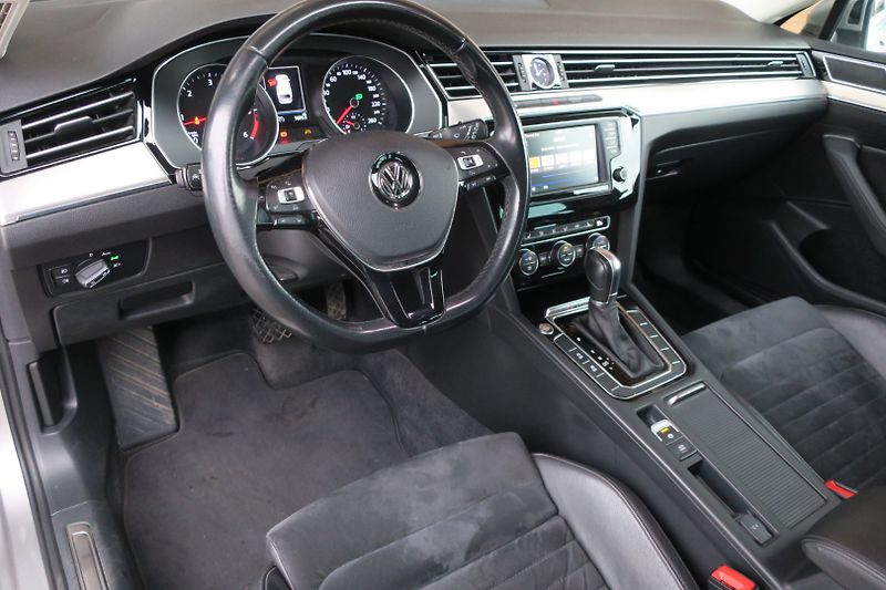 Volkswagen Passat (2017) 2.0TDI 140kW 4MOT DSG Highline - fotka 17 z 49