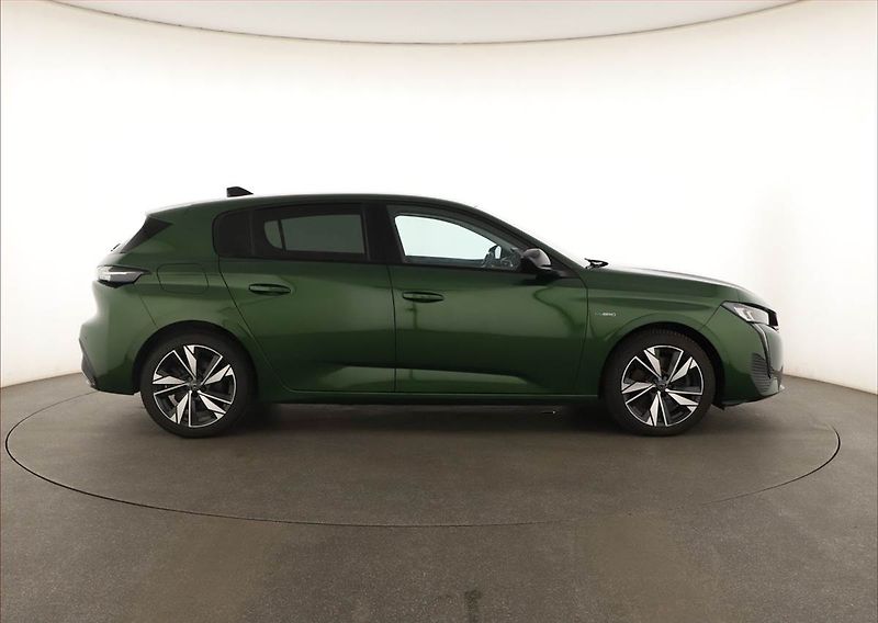 Peugeot 308 (2022) Allure Hybrid 180 - fotka 6 z 19