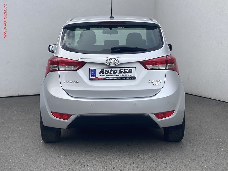 Hyundai ix20 (2013) 1.6 CRDi, AC, park. čidla - fotka 5 z 16