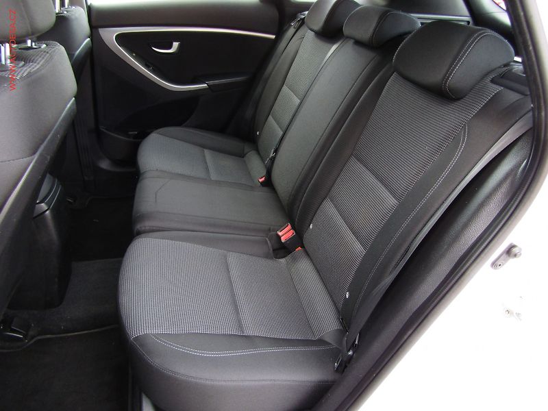 Hyundai i30 (2017) 1.6 GDi, ČR, AC, tempo, park - fotka 10 z 17
