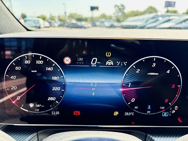 Mercedes-Benz Třídy V (2026) 300d EXCLUSIVE AMG 4M L AIR - fotka 24 z 35