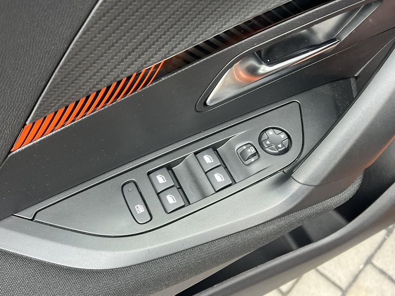 Peugeot 2008 (2024) 1.2T 130K KAMERA ČR NOVÉ 1.MAJ - fotka 14 z 21