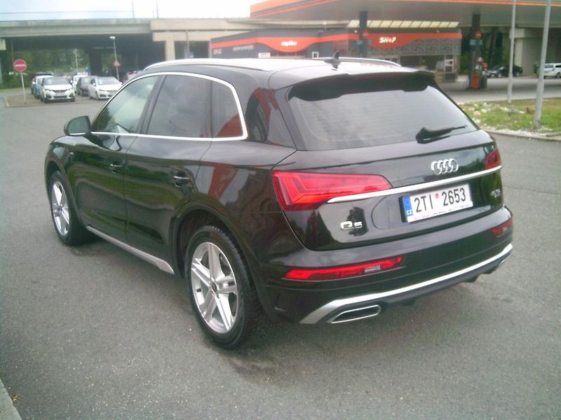 Audi Q5 (2023) 2.0 TDi  S LINE 40  150kW - fotka 3 z 16