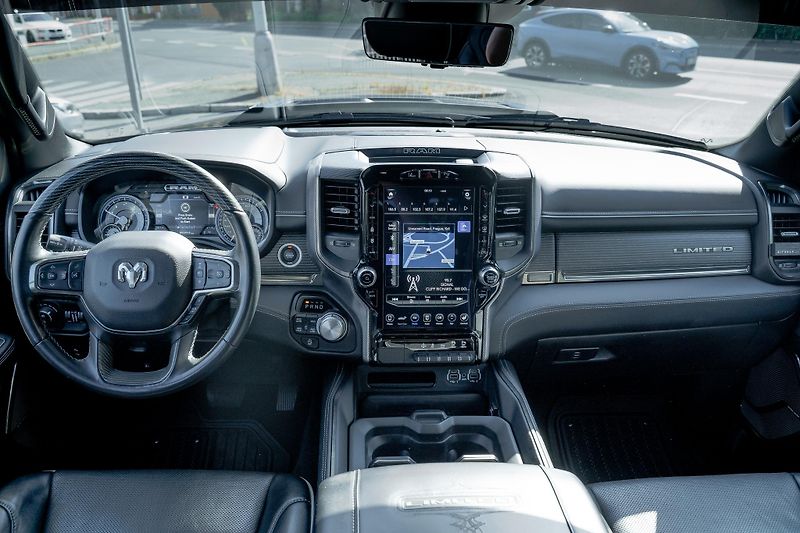 Dodge RAM (2023) 1500 5.7 HEMI V8 LIMITED/NIGHT - fotka 17 z 24